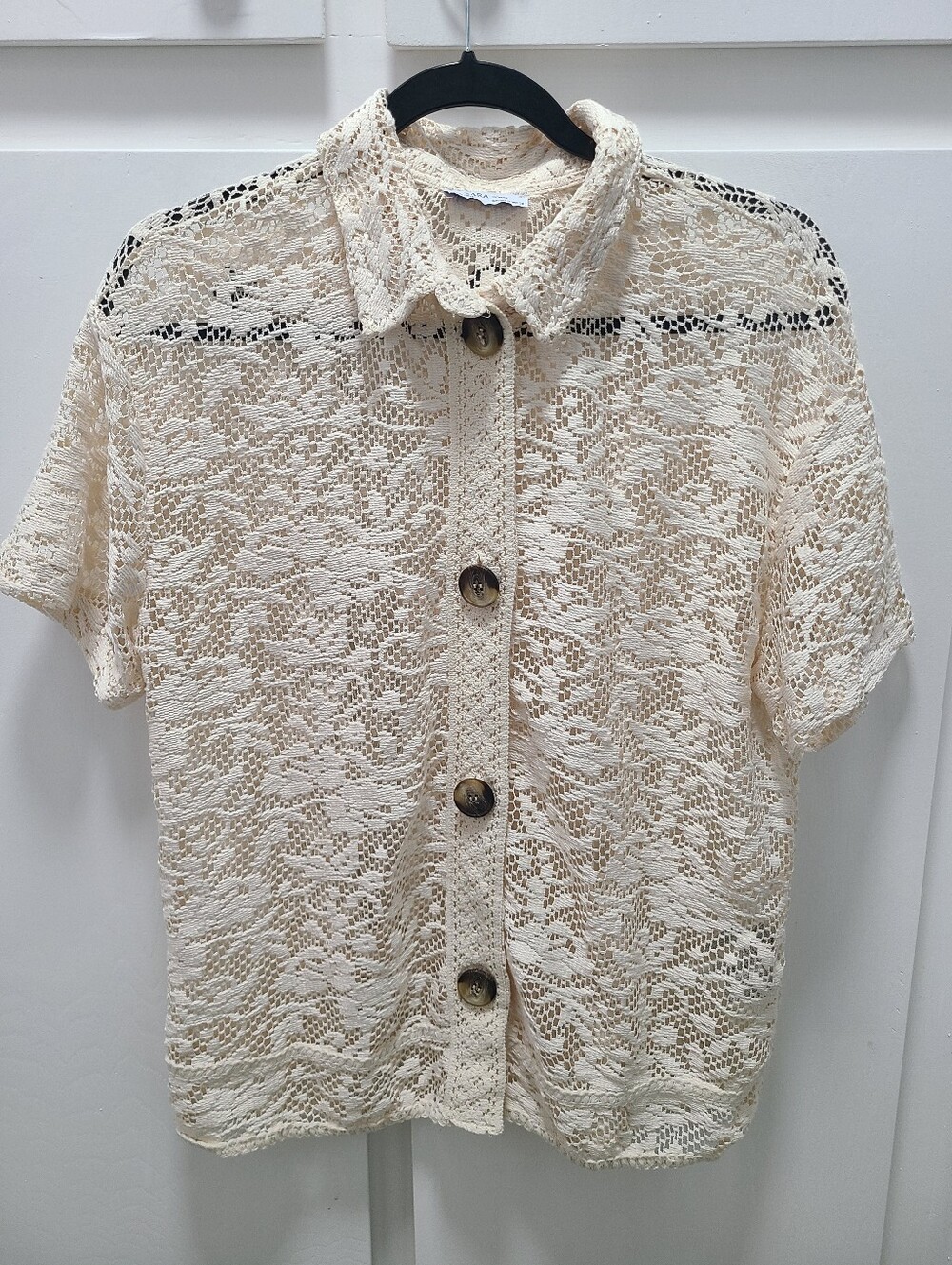 ZARA WOMAN Cream Floral Wave Lace Short-Sleeve Collared Blouse- Medium